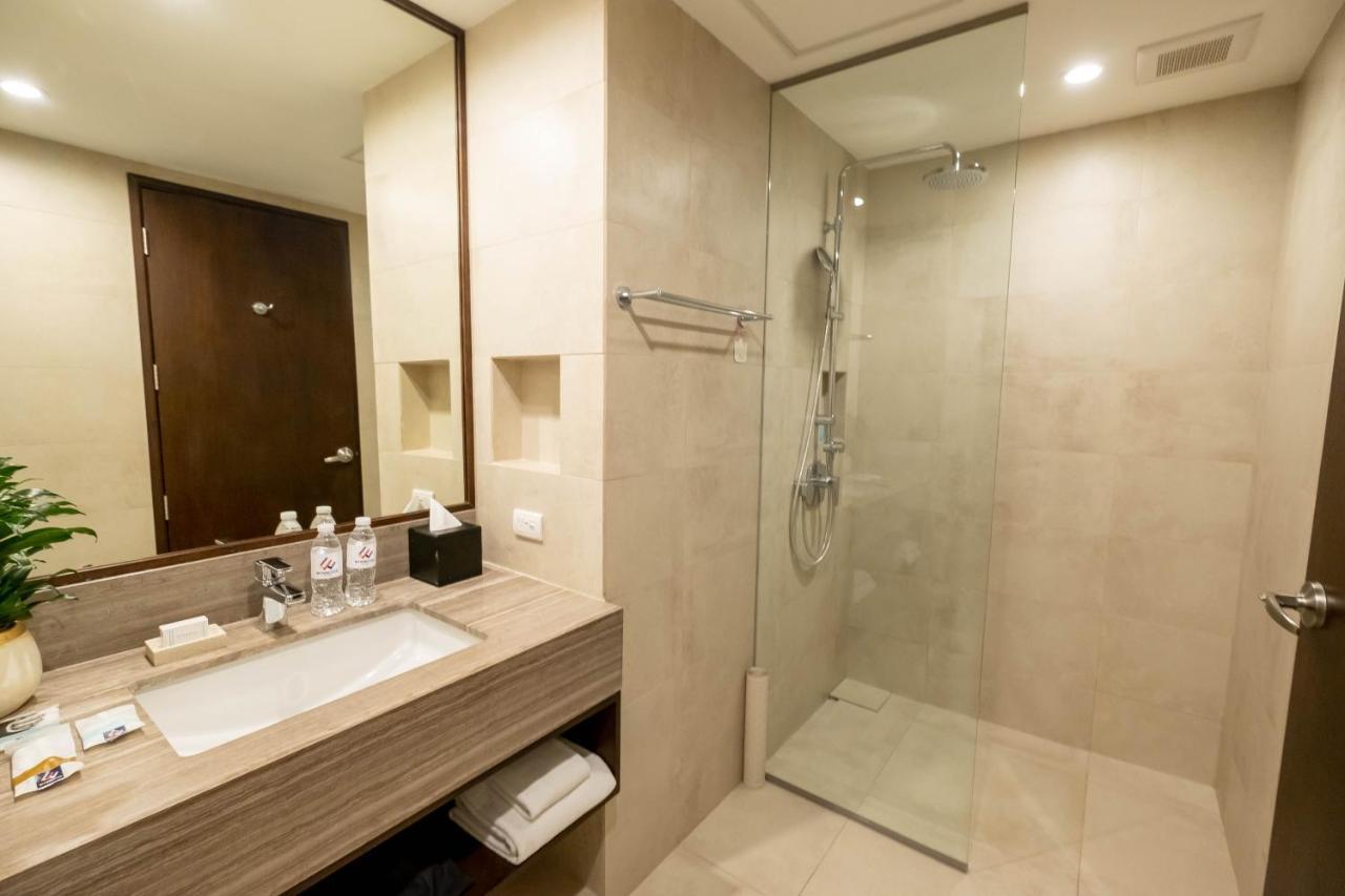 Pasig City Wynwood Hotel מראה חיצוני תמונה